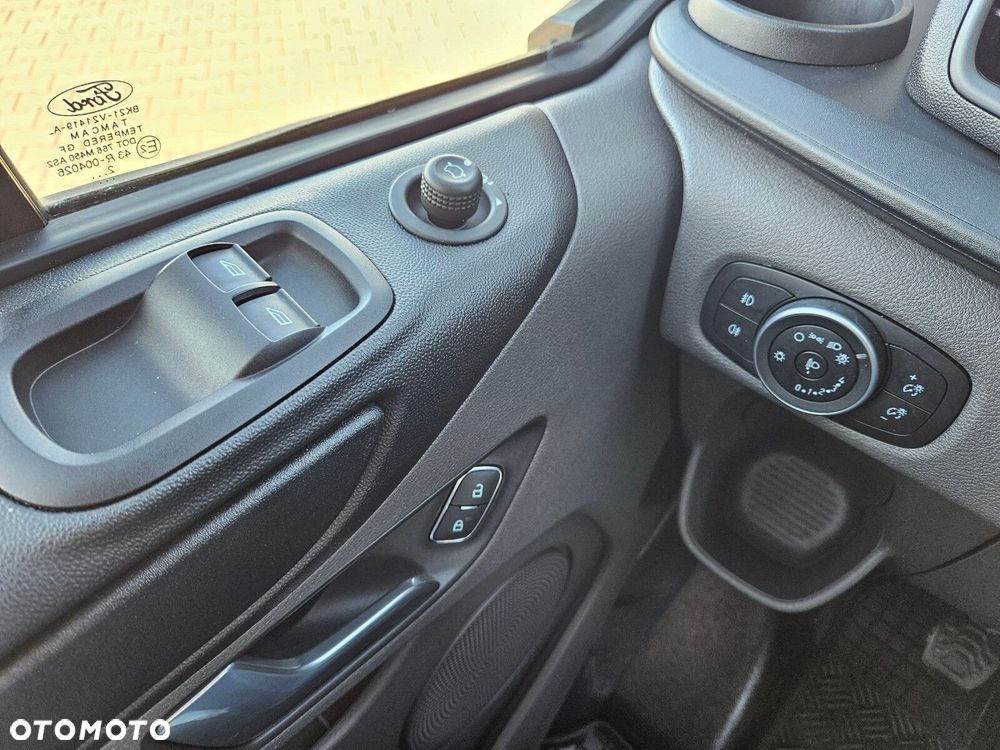 Ford transit-custom L2H1 *99999zł NETTO* Brygadówka 6 osób 2.0TdCi/131KM - 19