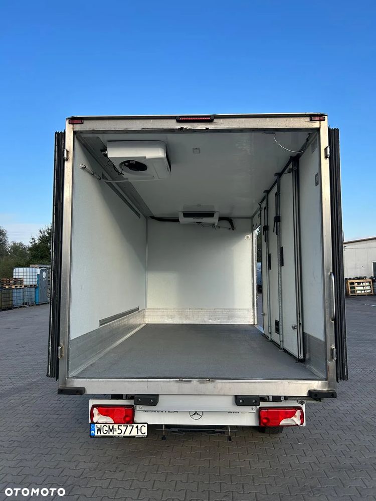 Mercedes-Benz Sprinter - 10