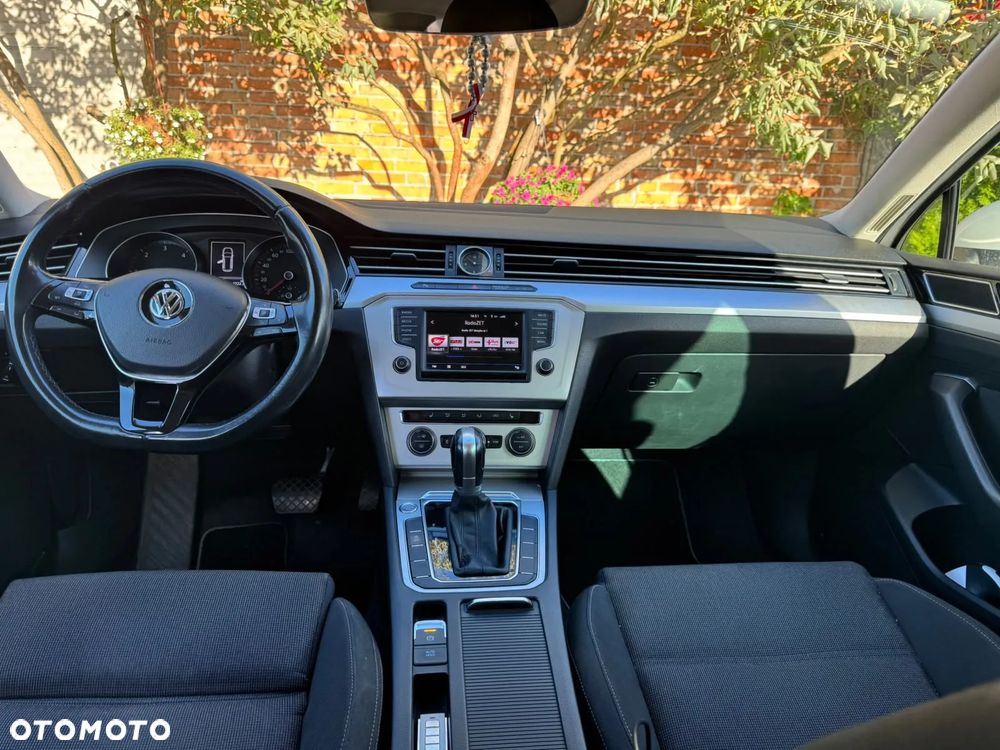 Volkswagen Passat - 4