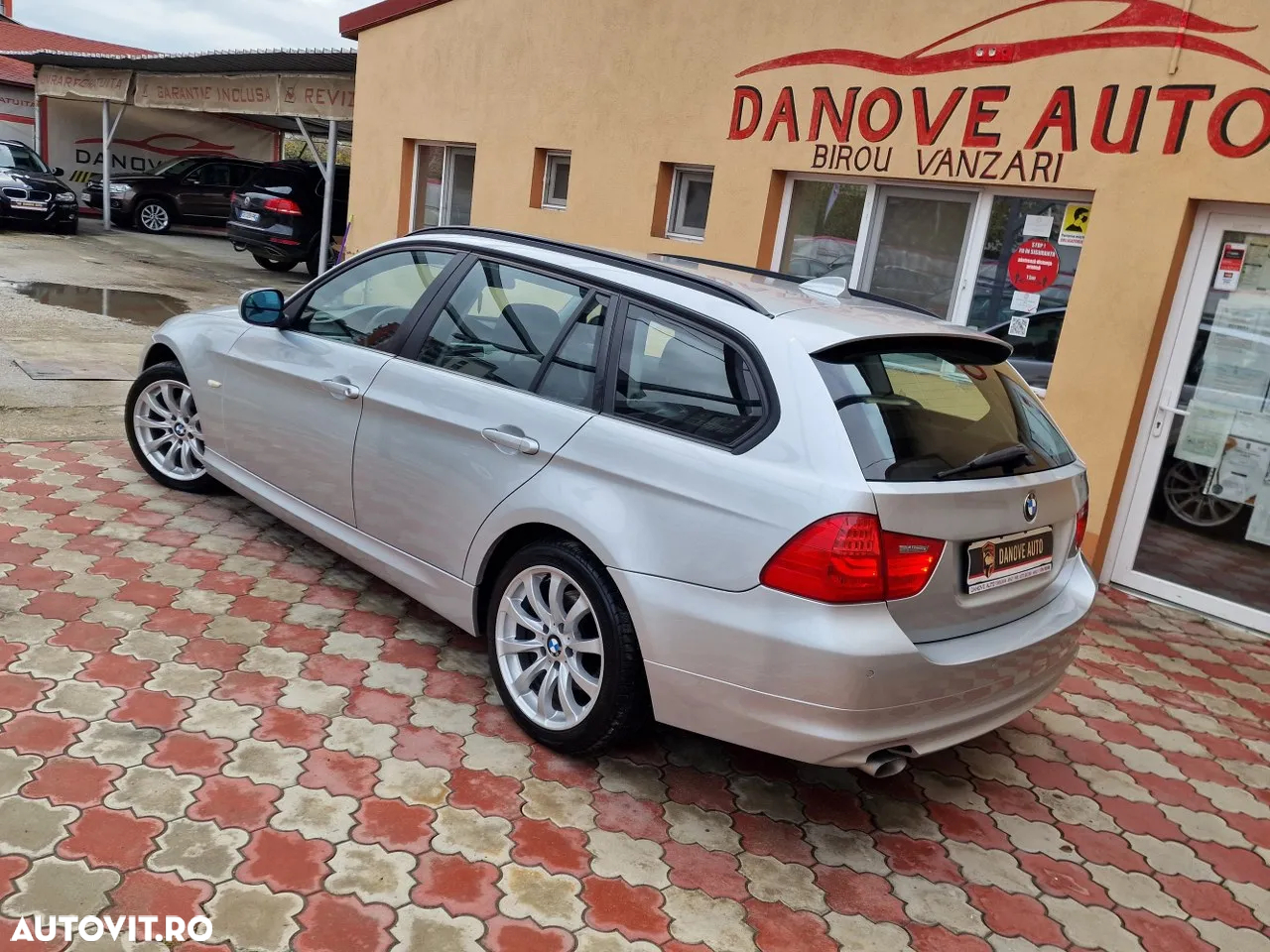 BMW Seria 3 318d DPF Touring Aut. - 4