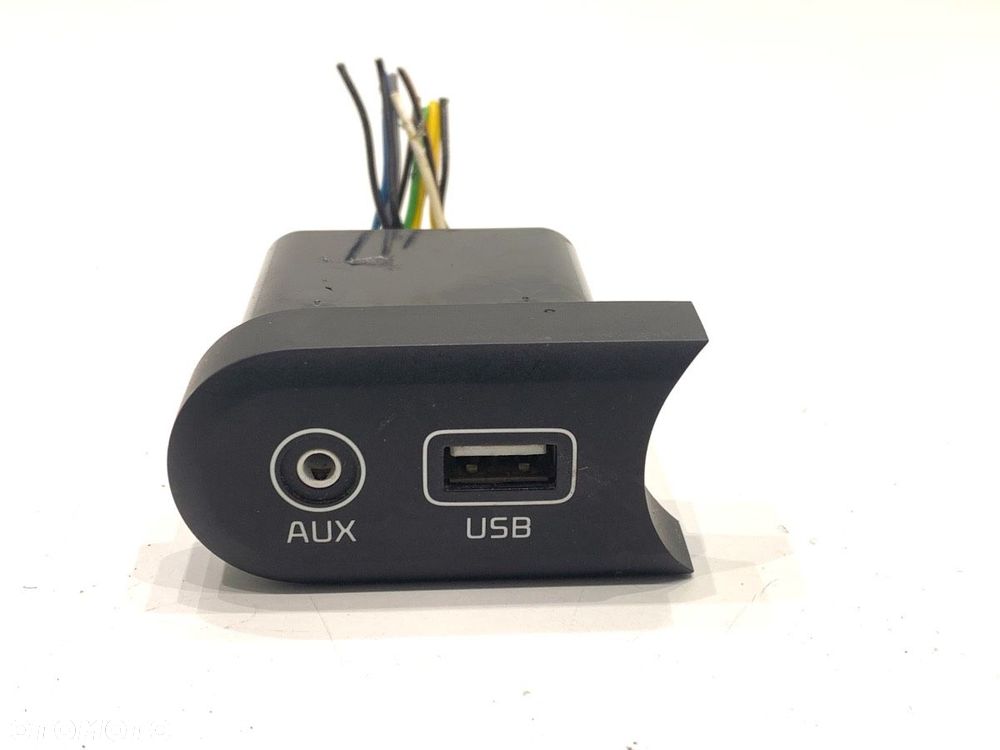 GNIAZDO USB  KIA CEE'D Sportswagon (JD) 2012 - 2018 1.6 CRDi 136 100 kW [136 KM] olej napędowy 2015 - 1