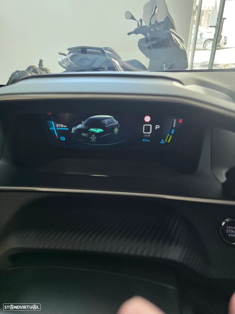 Peugeot e-208 - 15