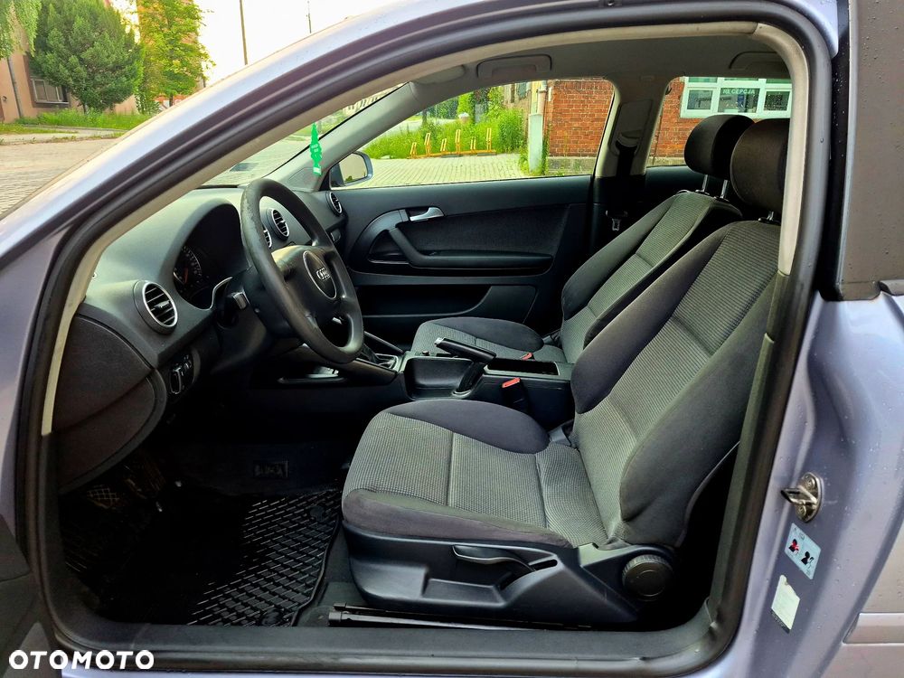 Audi A3 3-drzwiowe 1.6 Ambition - 9