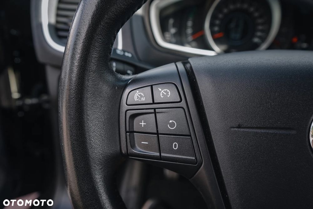 Volvo V40 D2 Momentum - 22