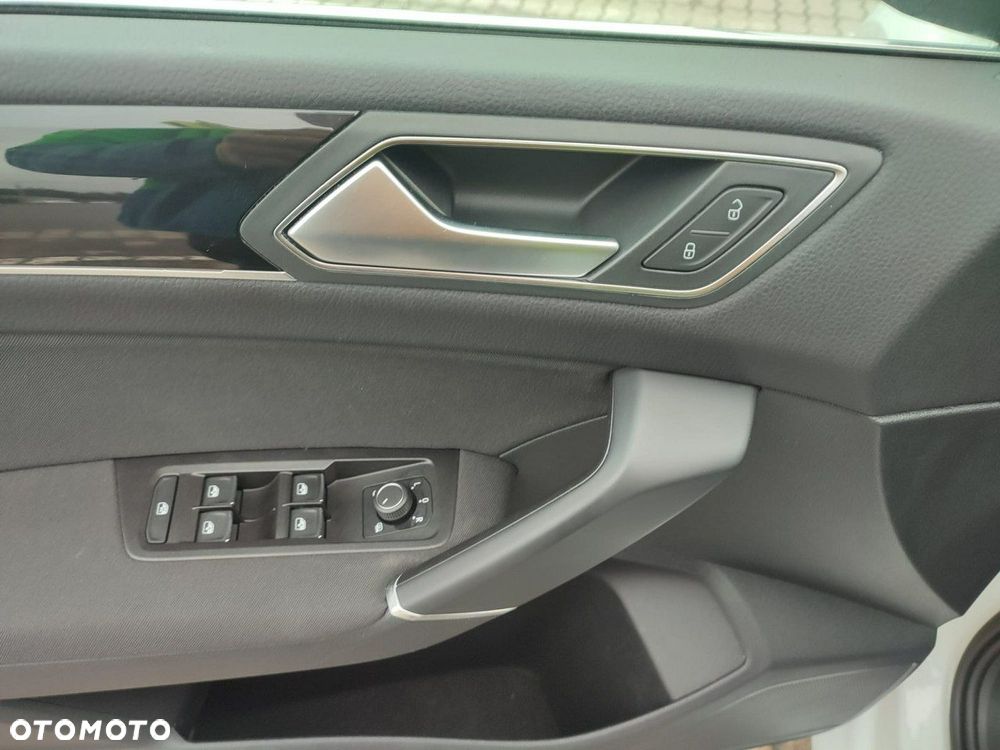 Volkswagen Touran - 20