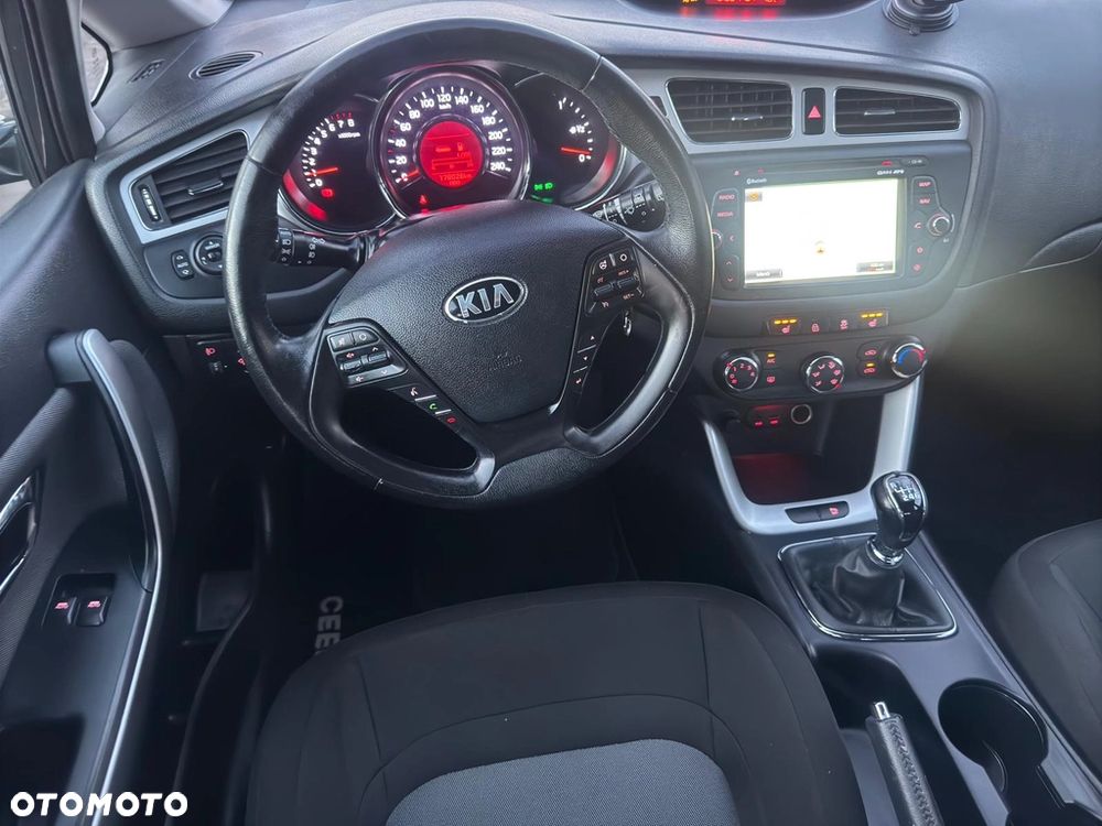 Kia Ceed 1.4 CVVT Dream Team Edition - 15