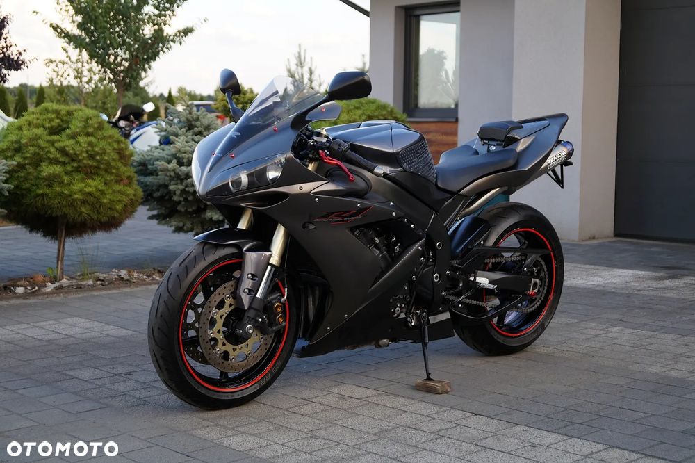 Yamaha R1 - 2