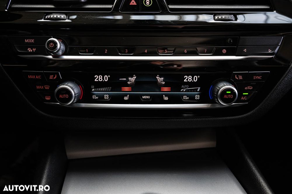 BMW Seria 5 520d Aut. Luxury Line - 16