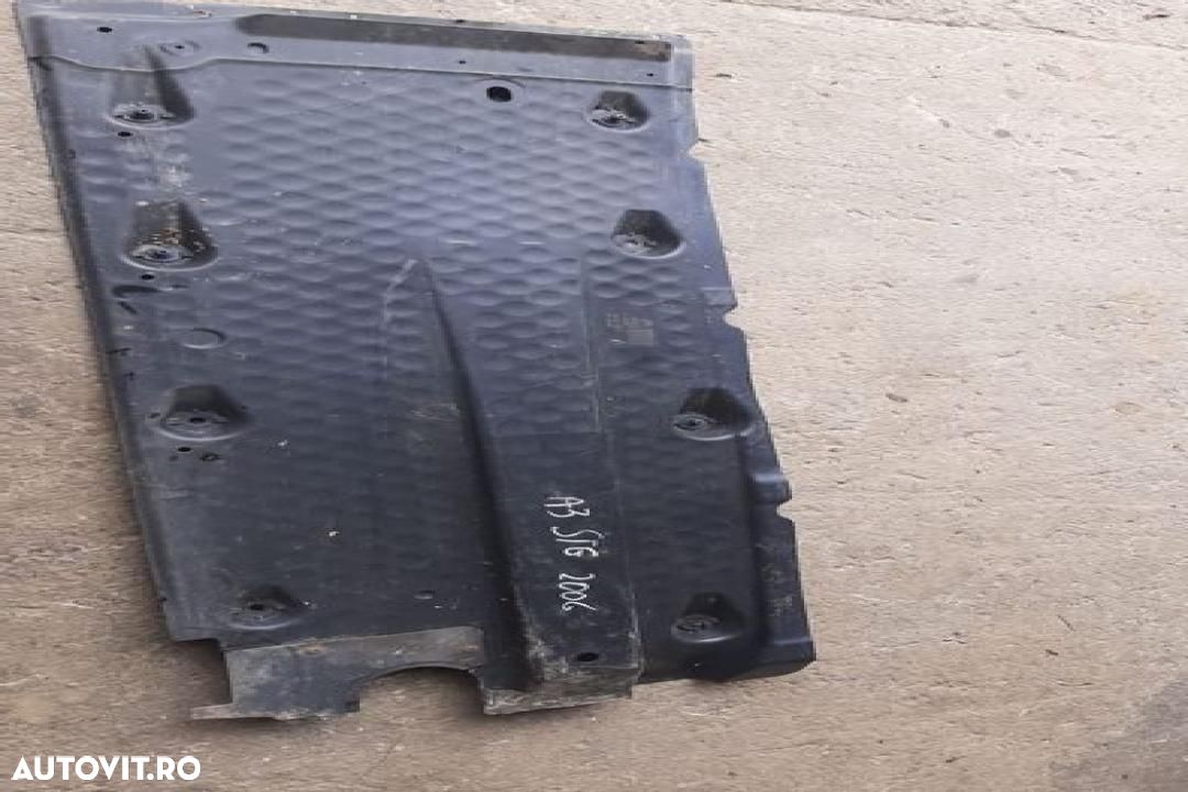 Scut lateral stanga VW Audi A3 8P - 1K0825211 (1K0 825 211) - 1
