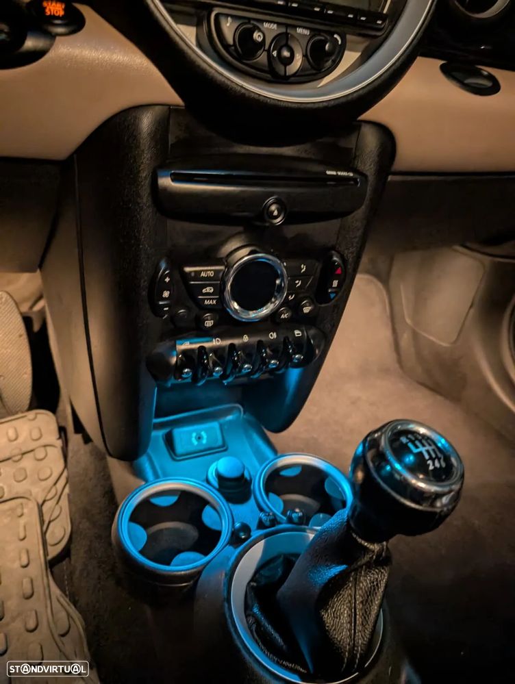 MINI 3 Portas Cooper D - 25