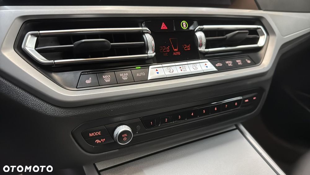 BMW Seria 3 318d MHEV Advantage - 24