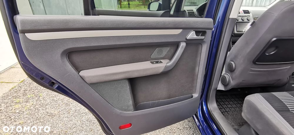 Volkswagen Touran 2.0 TDI Highline - 18