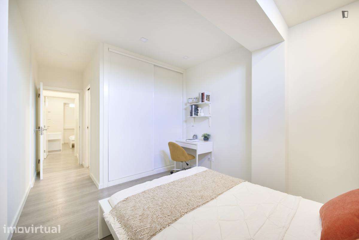 Quarto - localizado em Roma-Areeiro Lisbon - Grande imagem: 3/36