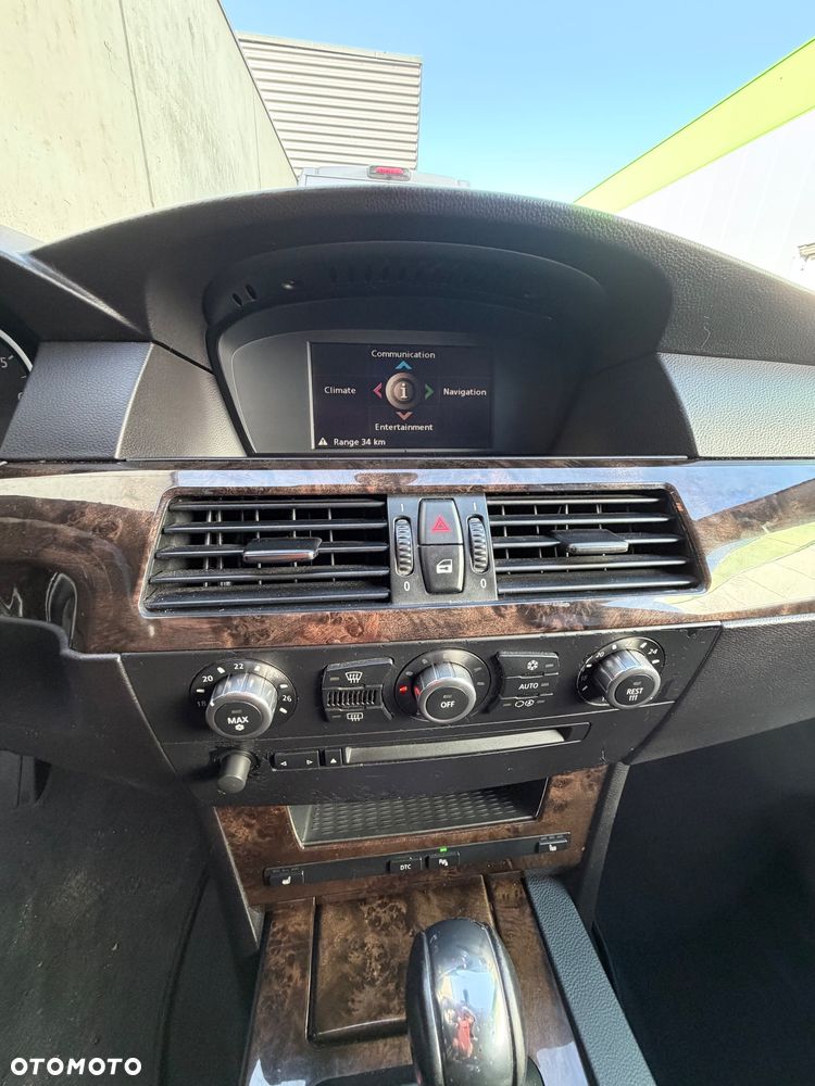 BMW Seria 5 523i - 11