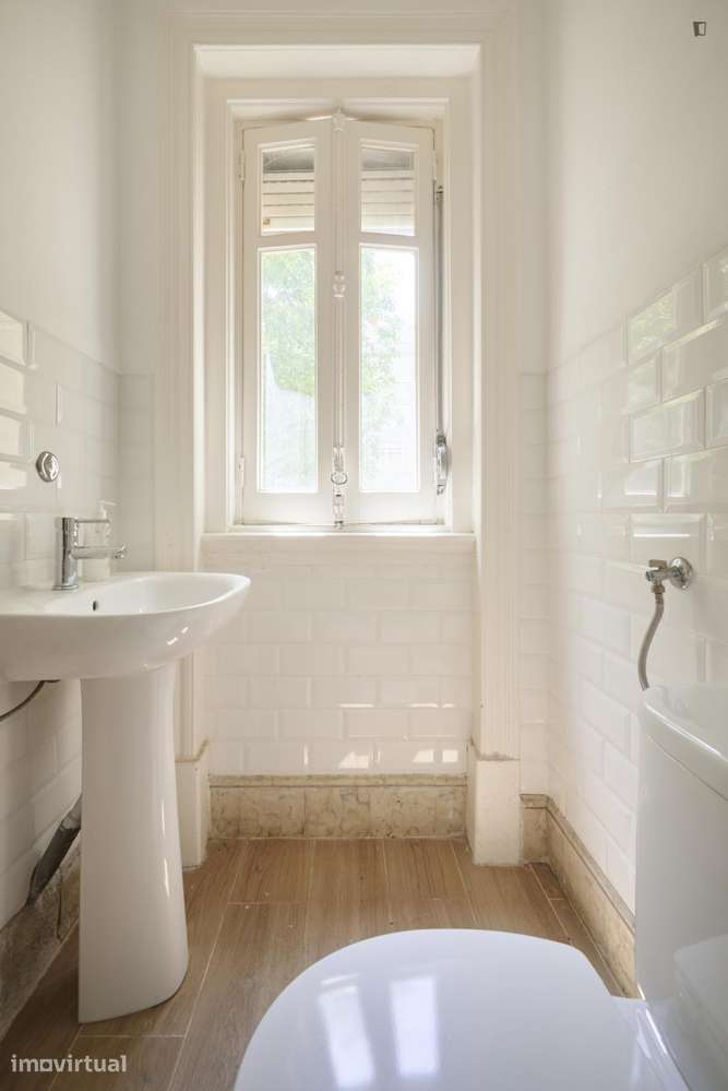 Quarto - localizado em Marquês de Pombal Lisbon - Grande imagem: 3/34