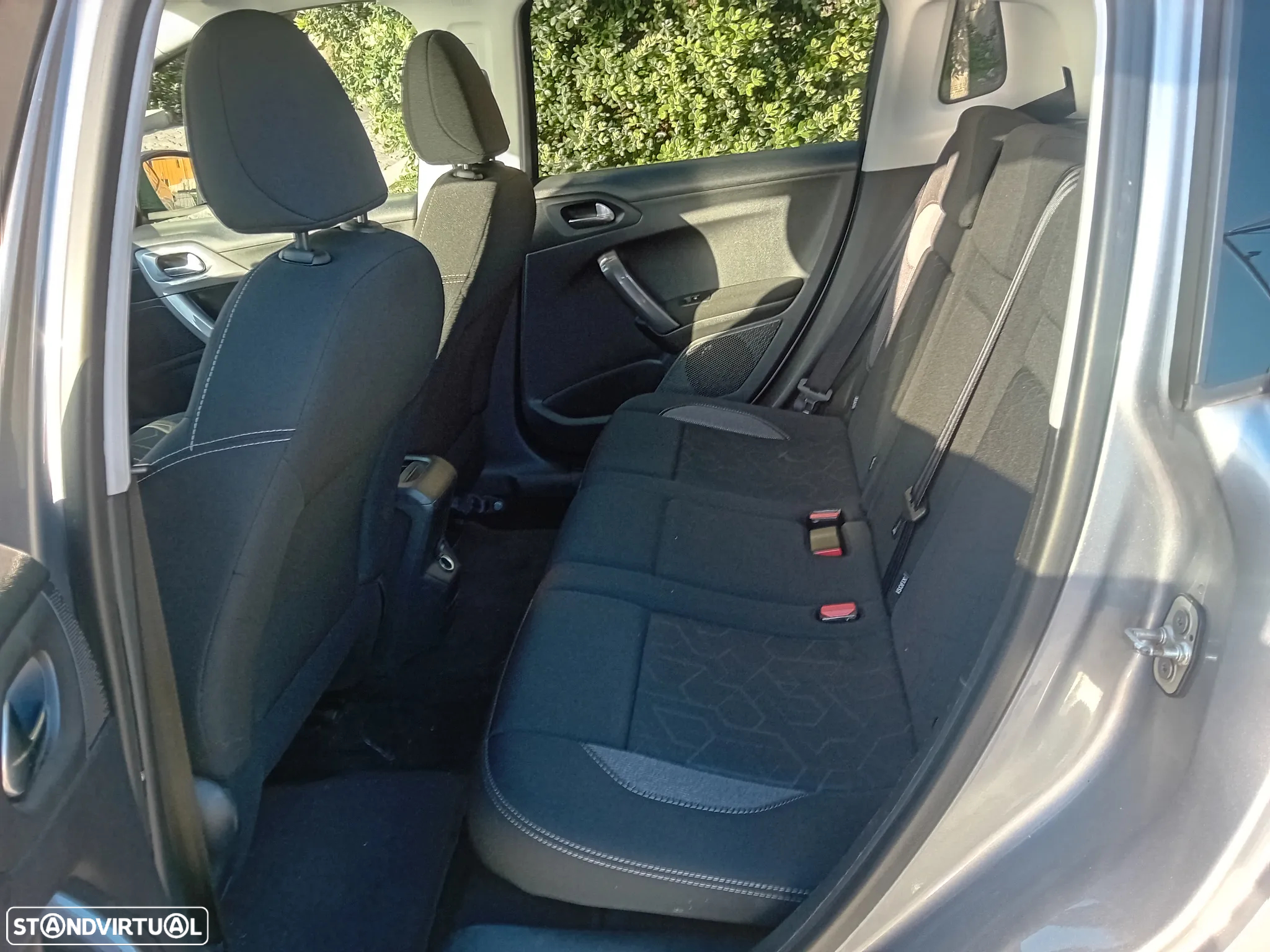 Peugeot 2008 1.6 BlueHDi Style - 36