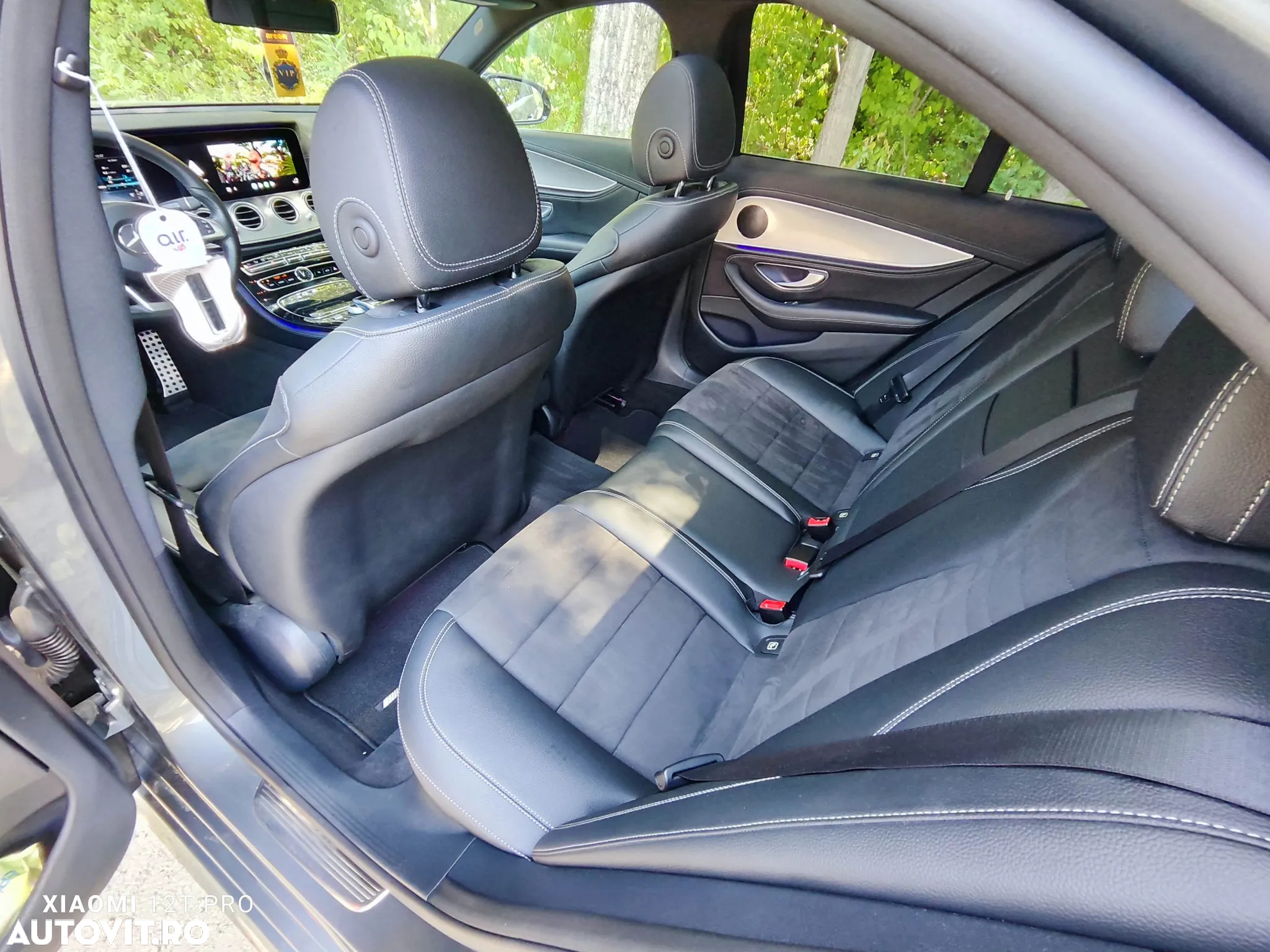 Mercedes-Benz E 220 d T 9G-TRONIC AMG Line - 32