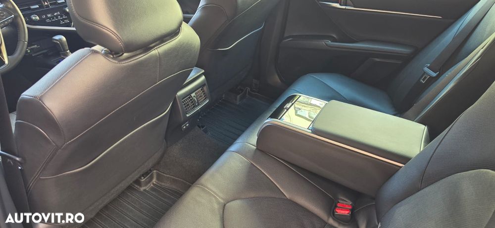 Toyota Camry Luxury - 7