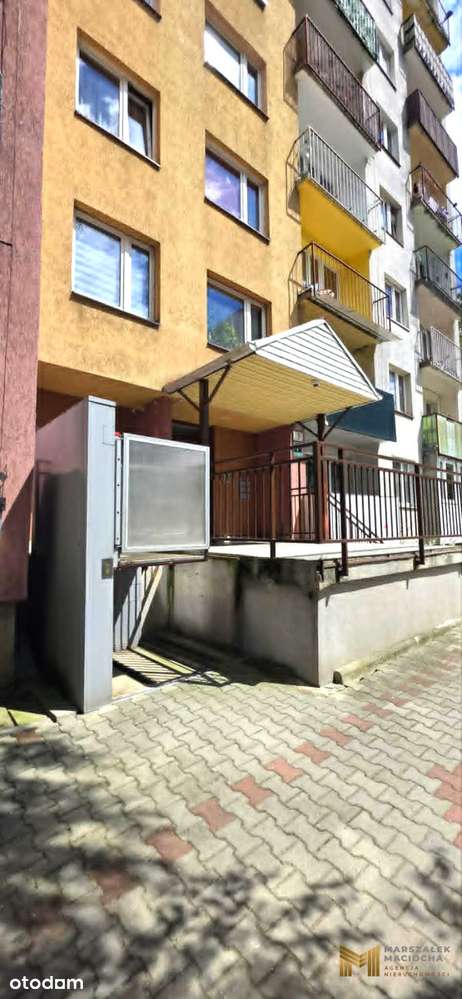 2 pokoje, Iii piętro, 2 windy, Jastrzębia