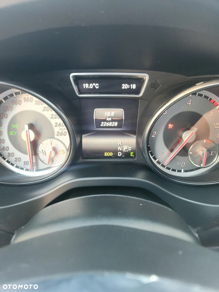 Mercedes-Benz GLA 200 (CDI) d 4Matic 7G-DCT AMG Line - 14