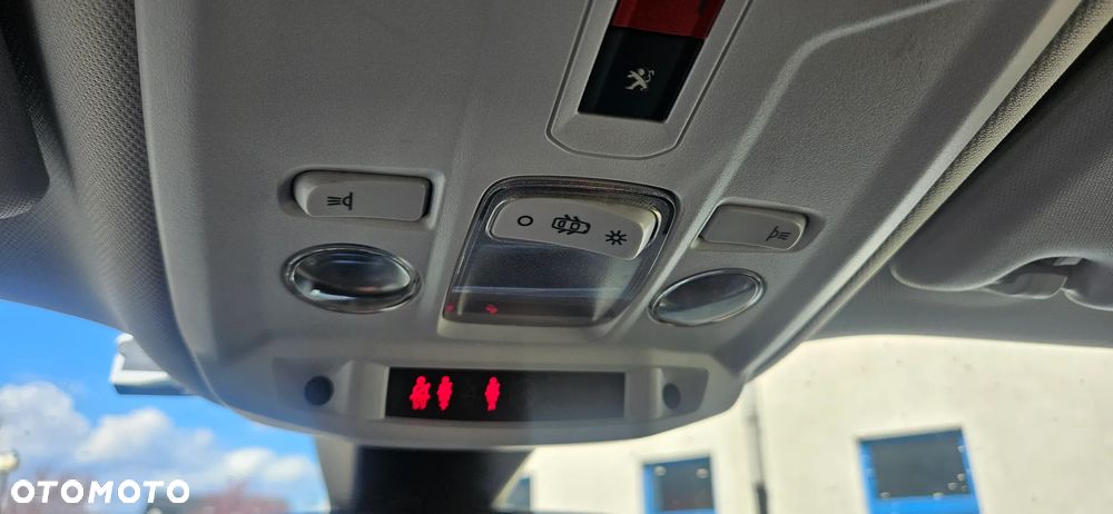 Peugeot 2008 1.5 BlueHDi Allure S&S EAT8 - 17