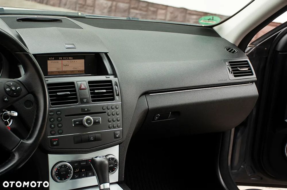 Mercedes-Benz Klasa C 180 CGI Automatik BlueEFFICIENCY Elegance - 30