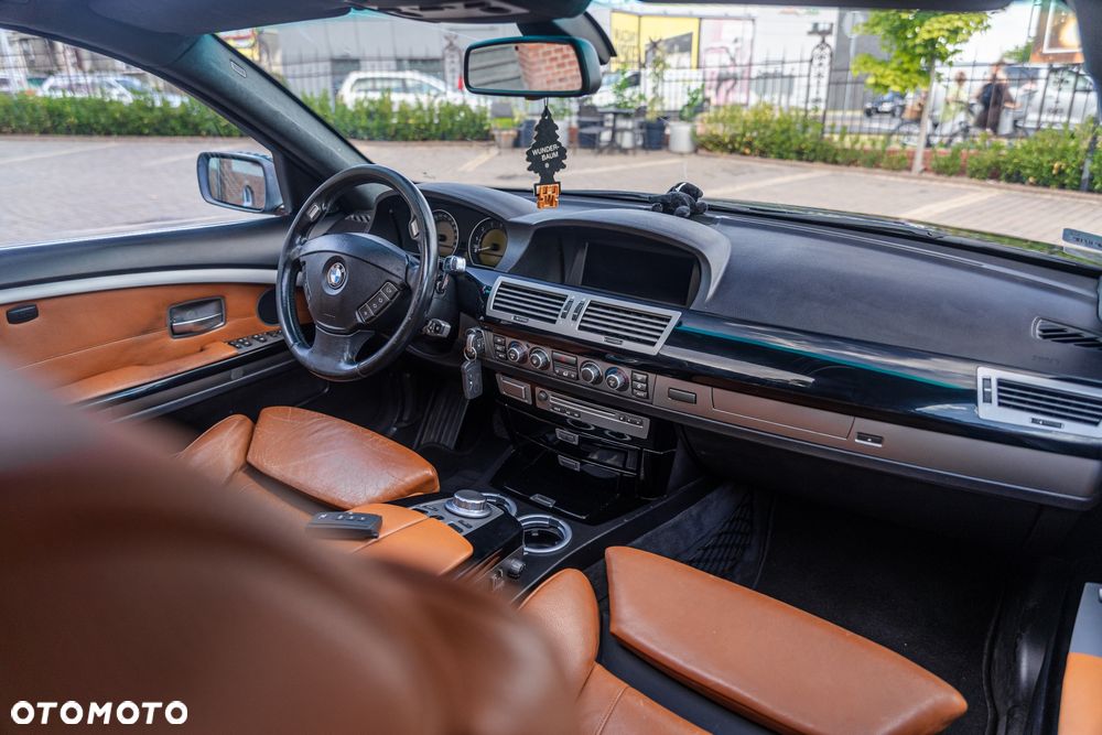 BMW Seria 7 750i - 16