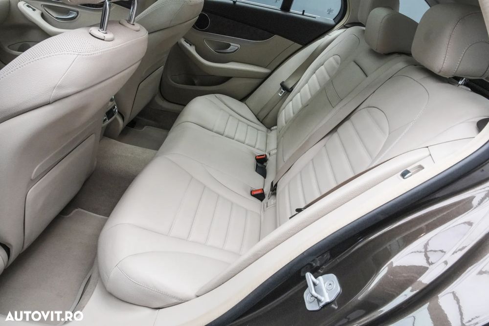 Mercedes-Benz C 300 BlueTec Hybrid - 15