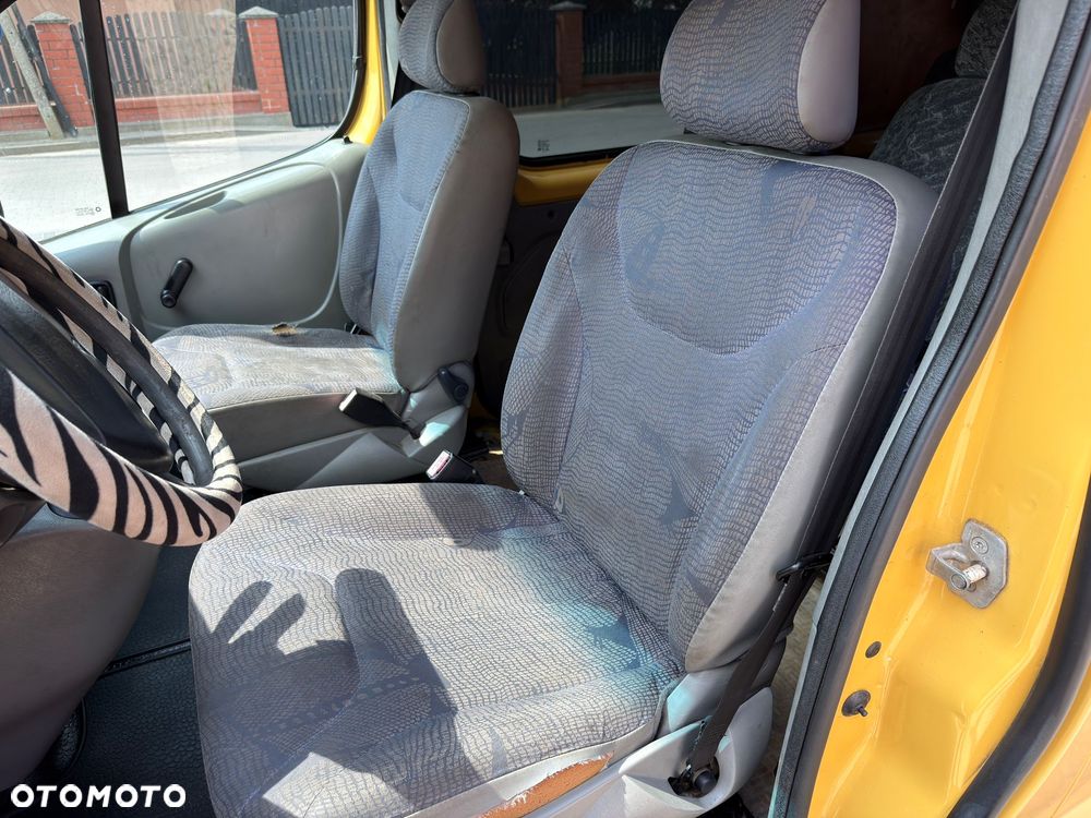 Renault Trafic Passenger - 22