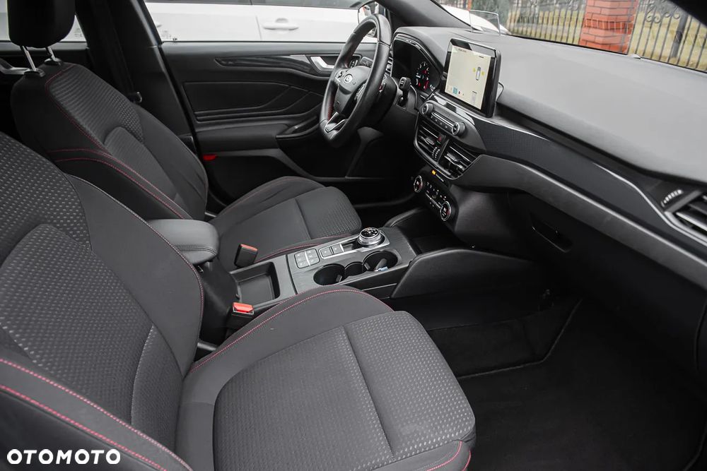 Ford Focus Turnier 2.0 TDCi DPF Start-Stopp-System ST-Line - 32