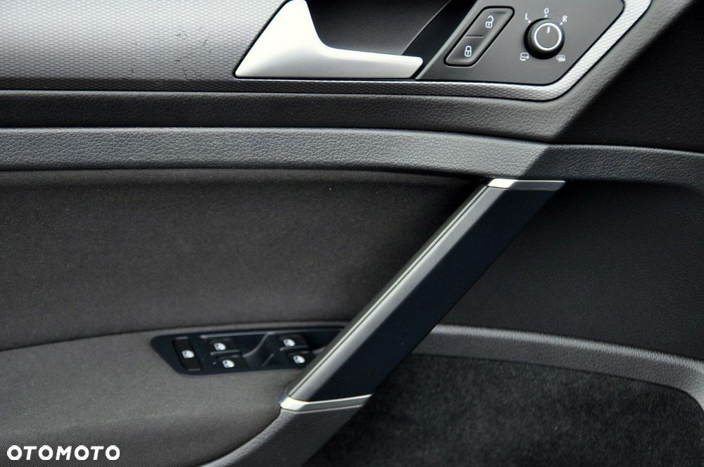 Volkswagen Golf - 37