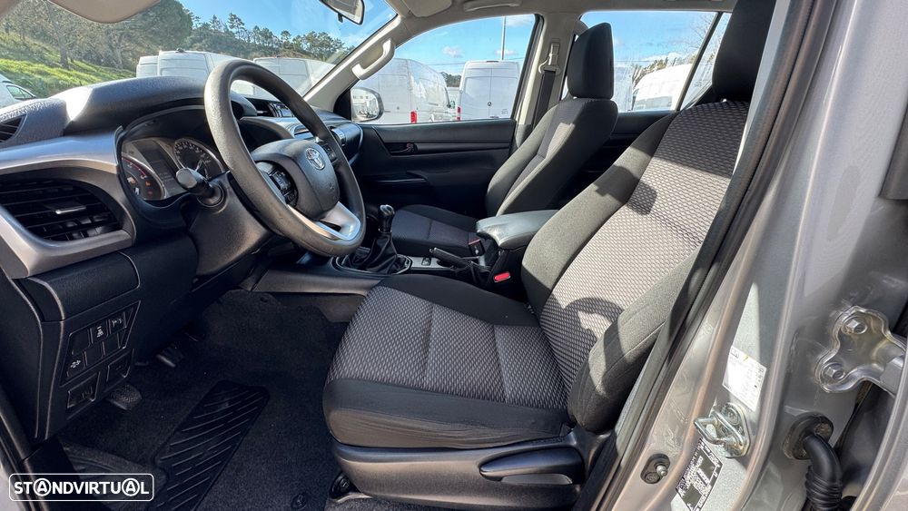 Toyota Hilux 2.4 D-4D 4WD CD CM - 16