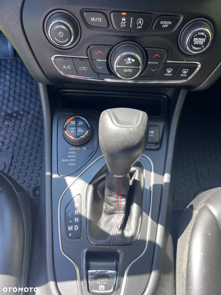 Jeep Cherokee 3.2 V6 Pentastar Active Drive Lock Autom Trailhawk - 28