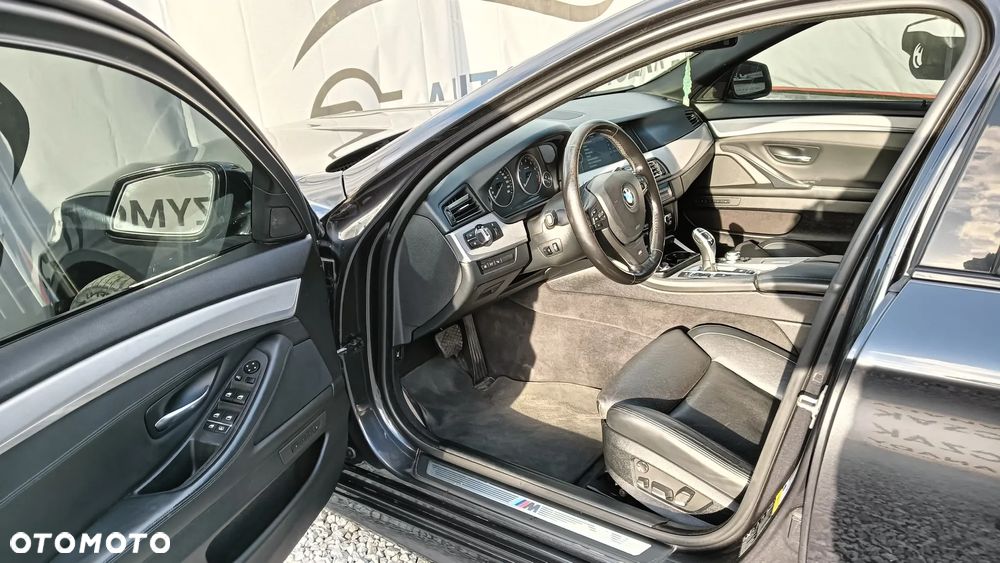 BMW Seria 5 550i xDrive - 13
