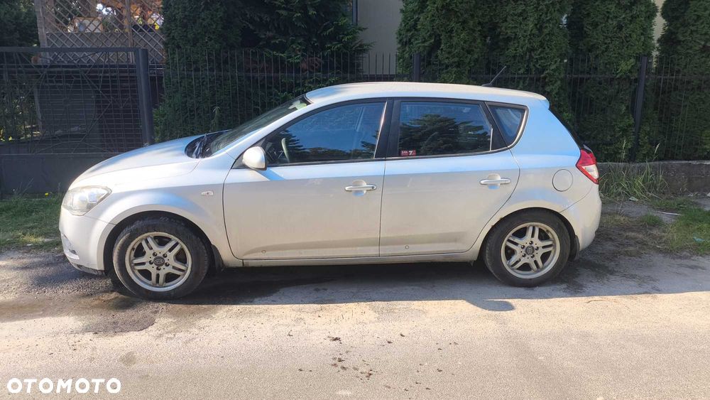 Kia Ceed - 4