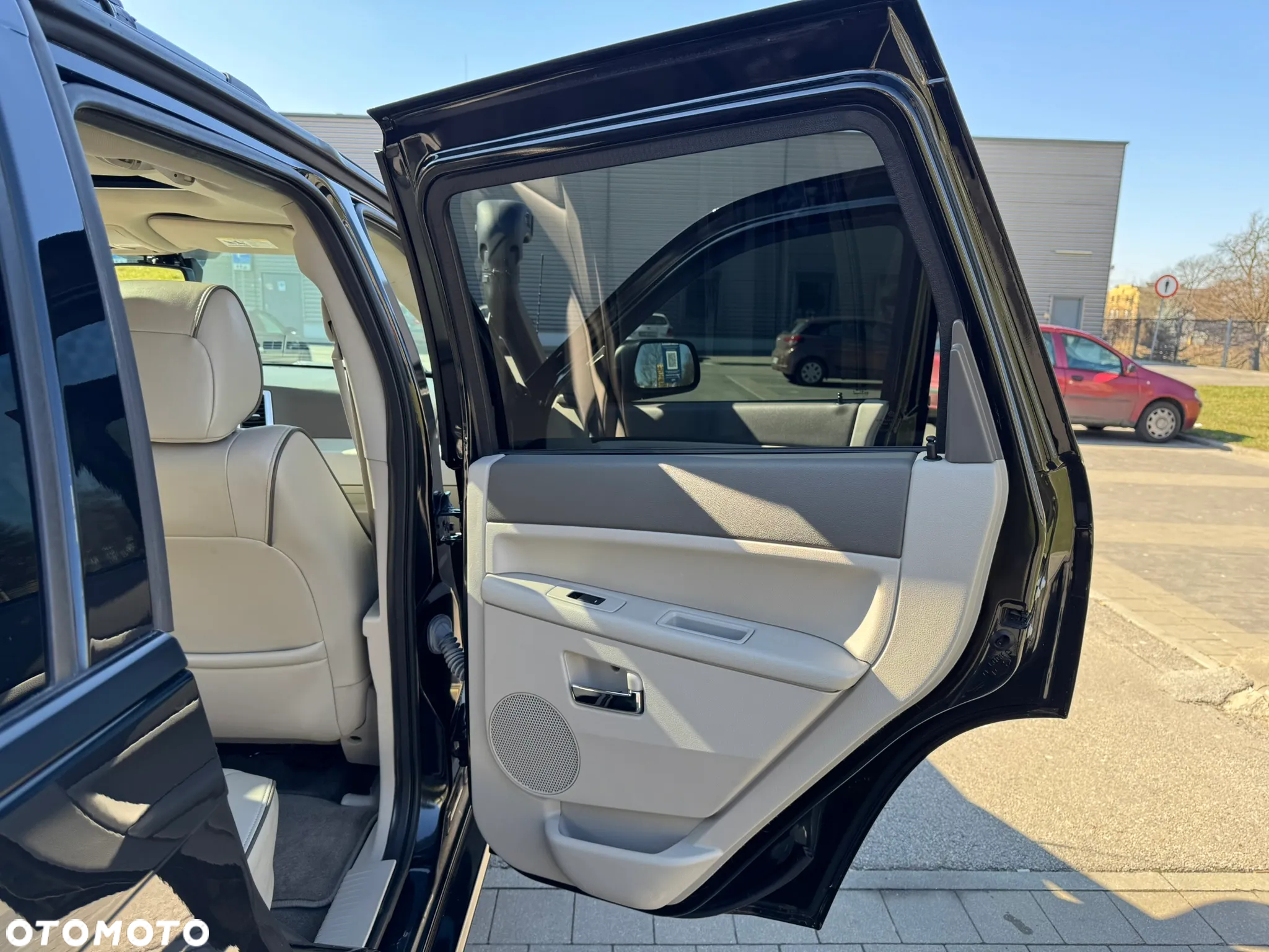 Jeep Grand Cherokee 5.7 V8 HEMI 4WD Automatik Overland - 27