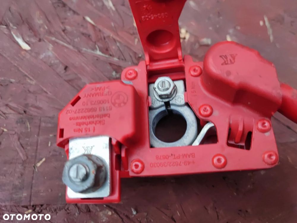 BMW E82 / E84 / E88 / E90 / E90 LCI / E91 / E91 LCI / E92 / E92 LCI. ORYGINALNA KOMPLENA KLEMA PLUSOWA O NR: 6 988 974 / 9 217 031 / 6 938 495 OEM. W BARDZO DOBRYM STANIE TECHNICZNYM. - 8