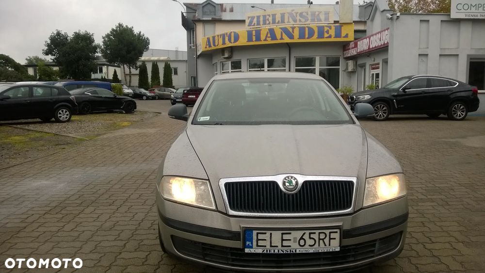 Skoda Octavia 1.6 Ambition - 9