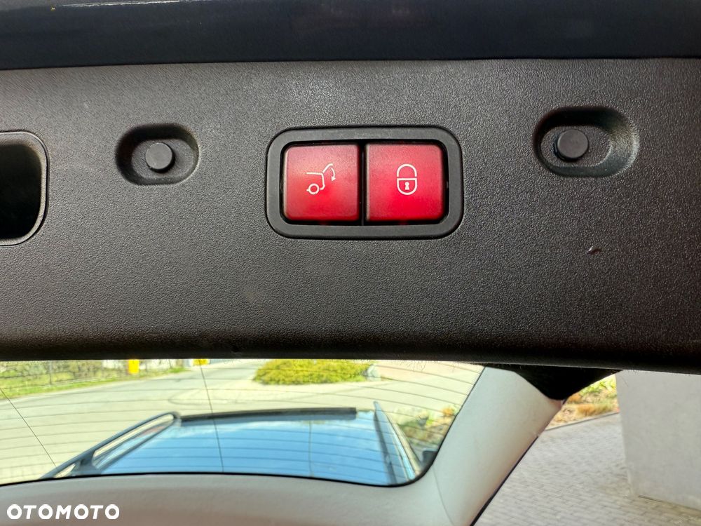 Mercedes-Benz Klasa E 320 CDI T Avantgarde - 28