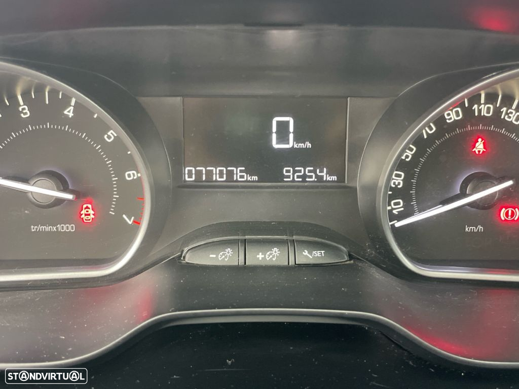 Peugeot 208 1.2 PureTech Style - 9