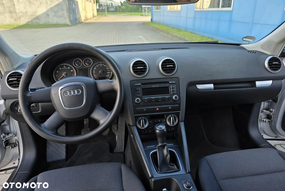 Audi A3 Sportback 1.6 Ambiente - 13