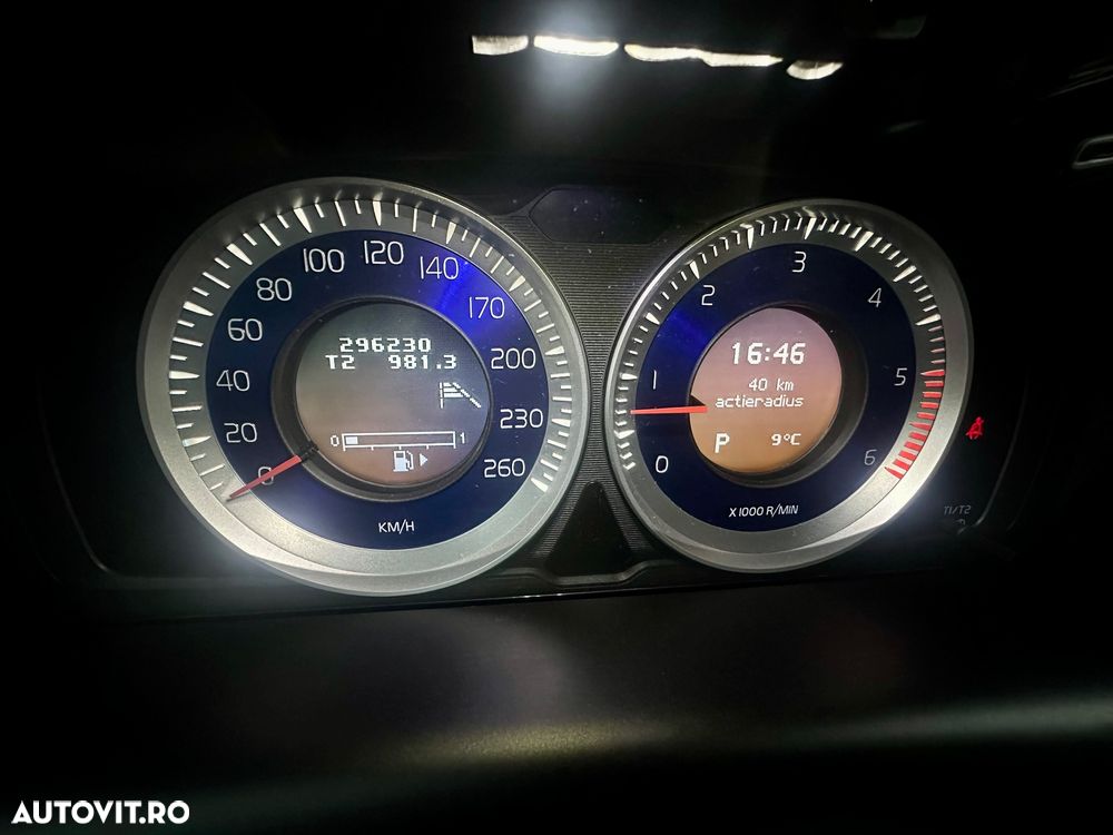 Volvo XC 60 D5 AWD Aut. RDesign - 13