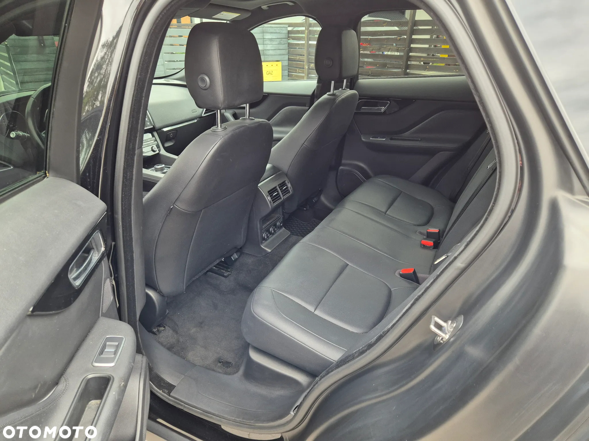 Jaguar F-Pace P250 AWD - 11