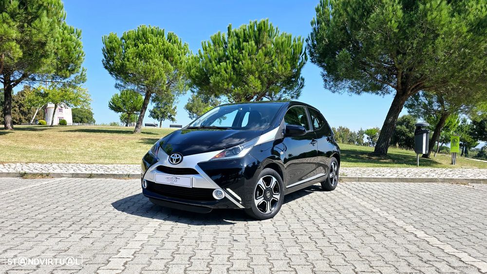 Toyota Aygo 1.0 X-Clusiv - 1