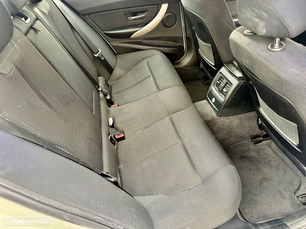 BMW 320 d Auto Pack M - 34