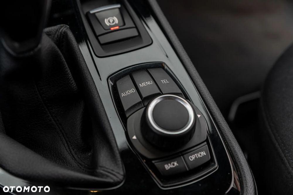 BMW Seria 2 218d - 38