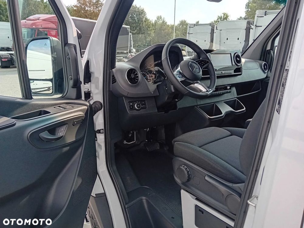 Mercedes-Benz eSprinter 320e - 9