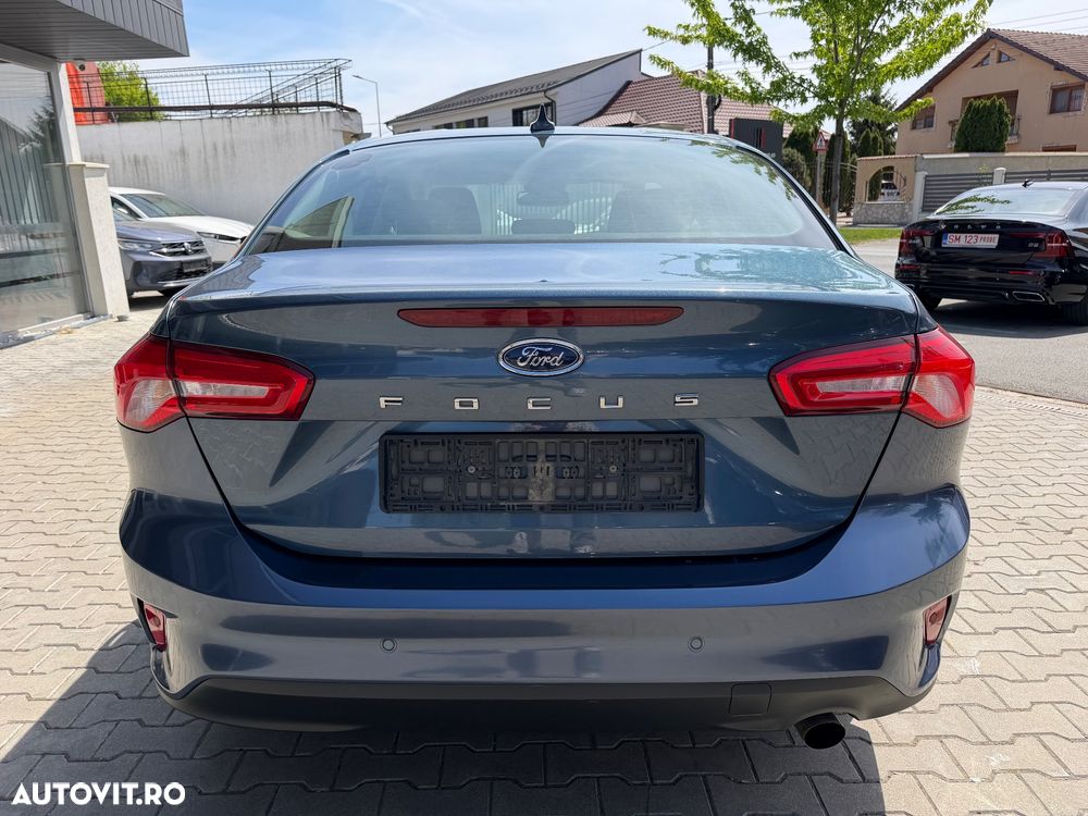 Ford Focus 1.5 TDCi Powershift Titanium - 9