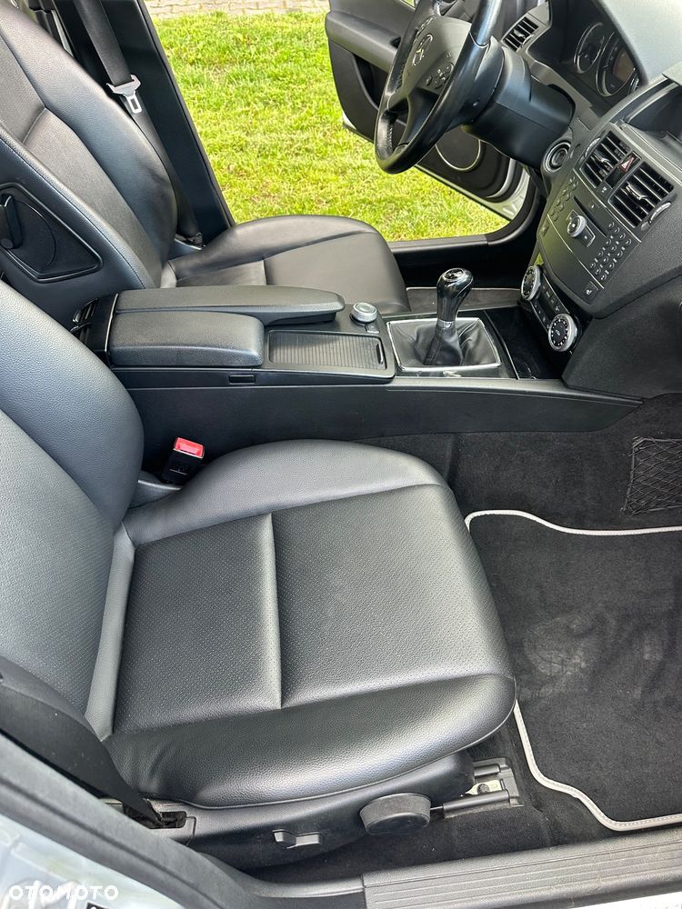 Mercedes-Benz Klasa C 180 Kompressor BlueEFFICIENCY - 29