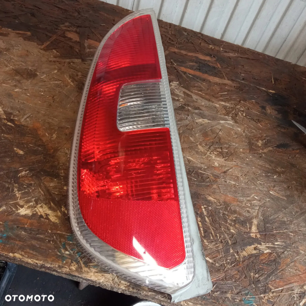 Skoda Roomster lampa lewa